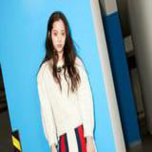 跟欧阳娜娜学穿搭 演绎随性温柔风