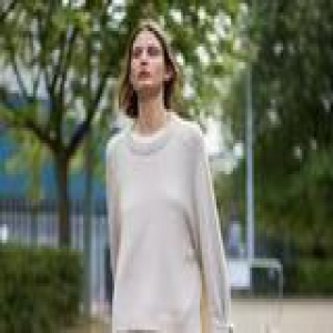 王菲走下神坛 但她“肥裤肥衣”的时髦穿法还在线