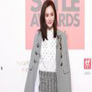 纯色外套穿腻了？学江疏影孙俪穿千鸟格来换换味