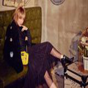 年末犒赏季 跟着刘雯杨幂买包包时髦不吃土