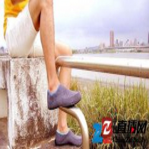 很多小公司在尝试用3D打印做定制服饰，卖点和困难都不少