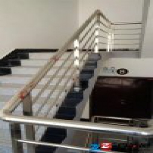 甘肃白银市银监局一职员坠楼身亡 生前割腕