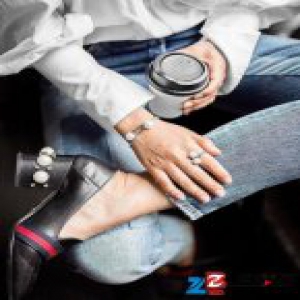 对咖啡和时装共同的爱催生了一个网红，他开始卖东西了