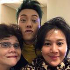 陈伟霆清奇抱娃姿势是得到了母上大人的真传