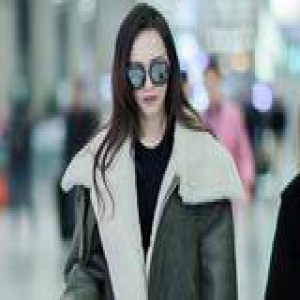 唐嫣衣品飙升全靠TA 美的抢眼不费力