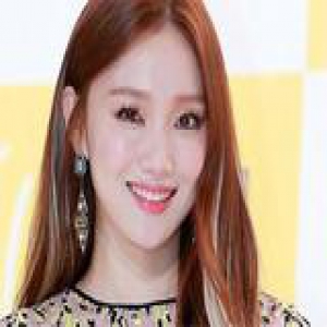 李圣经内双也能这么美 快来get同款“大眼妆”