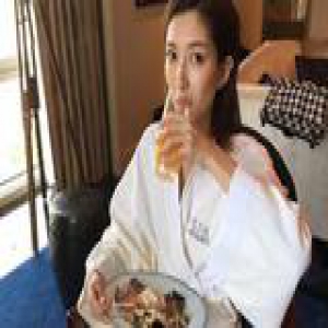 谁说每逢佳节必胖三斤 年前学江疏影健身 尽情做“吃货”