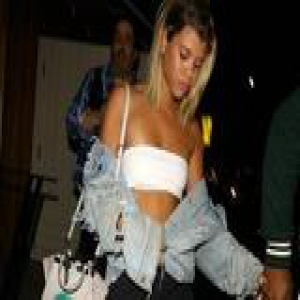 做个酷女孩 牛仔夹克+太阳镜就够了