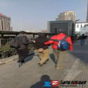 北京鸡年首贼落网 随身带刀庙会上行窃(图)