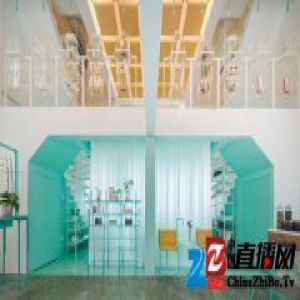 曼谷的这个 SPA 店，绿色和白色构建了一片宁静空间