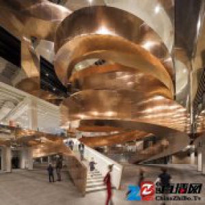 由瓶装啤酒厂改建的科技中心，海螺般的大楼梯是亮点