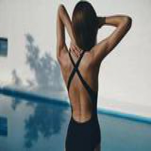 冬天练好背 夏天穿露背