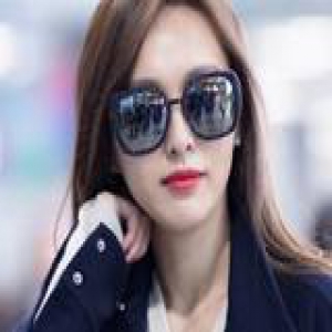 穿着明星同款却Get不到时髦感 亲你的唇色和发型Out了