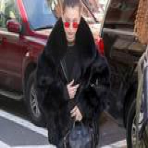 明星们抢着穿的皮草难道只有你穿才土