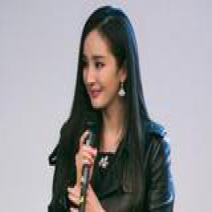 学杨幂李易峰穿时髦皮衣帅气暖秋冬