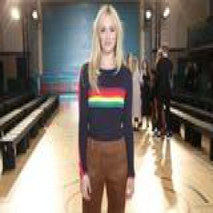 给你一道少女彩色条纹 整个冬天都因此闪亮