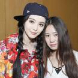 不服不行 这些女星在路人镜头里还能辣么美