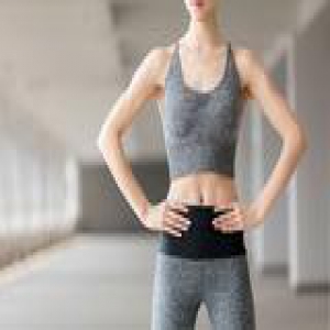 7个简单小动作告别拜拜肉 性感吊带随便穿