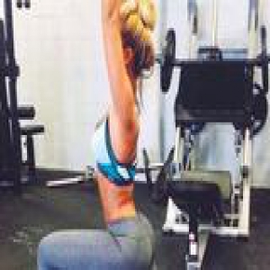 想要完美体态 今天起开始练习深蹲吧