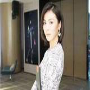 李佳熹《周末父母》表现抢眼 时尚大方却偏爱“拱火”