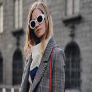 你穿大衣和棉服这么丑 还是让她来手把手教你穿吧