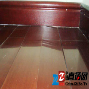 为啥木地板到夏天挤爆？