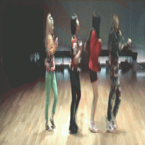 四姑娘爆改破旧农家小院成世外桃源 生活潇洒惹人羡