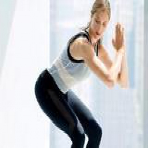 不去健身房 那就找面墙