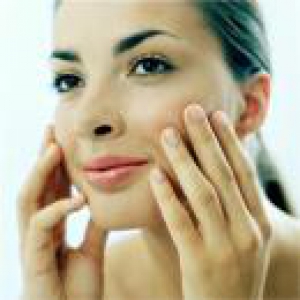 学会5分钟按摩法 自拍小脸不再靠修容