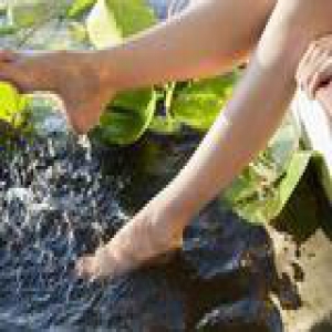 练套瘦身操 洗澡也能轻松瘦腿