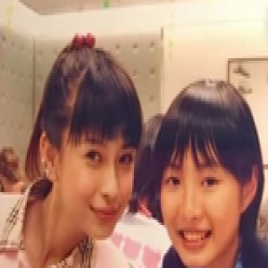 Baby继凤姐晒照撞脸后 又遭同学出卖曝旧照