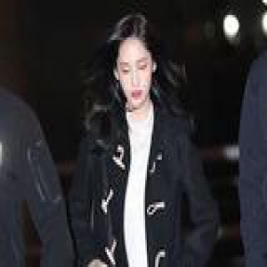 韩国女星最新街拍 宋智孝示范牛仔衬衫怎么搭