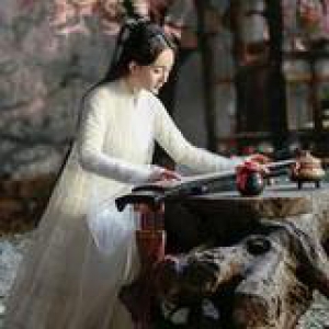 杨幂原味戏服都卖八千 还是老老实实学大幂幂同款搭配吧