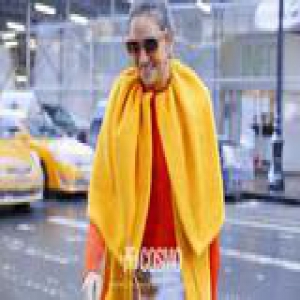 大衣配牛仔是战无不胜的时尚真理