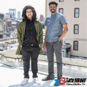 餐厅的开放式厨房变多了，厨师的工作服也越来越讲究了