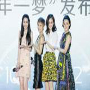 恋爱就变小女人 范冰冰印花短裙秀清新