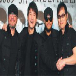 张震岳公布婚讯 早在5月份就承认当爸爸了