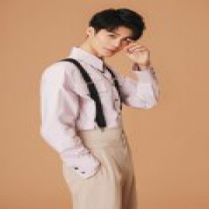 朱杰儒雅写真曝光 举手投足尽显优雅风度