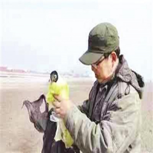19年，他为护鸟风餐露宿