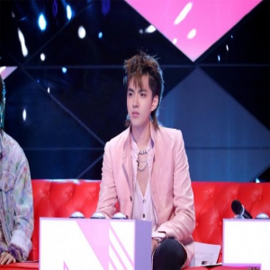 小仙儿引宋茜周笔畅齐模仿 吴亦凡：距离产生美