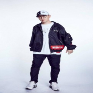 那吾克热最新单曲酷我音乐上线 勿忘初心方能《水滴石穿》