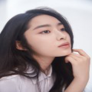 吴曼思早秋写真首曝光 清爽白衫映衬恬静之美