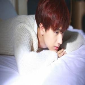 李宏毅发“冬日暖阳”写真 粉丝惊叹“一眼误终身”