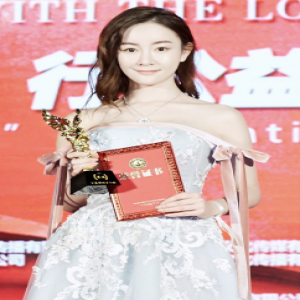 张檬“与爱童行” 热心公益获最具公益影响力人物