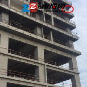 因感情问题 义乌一男子爬上8楼欲轻生