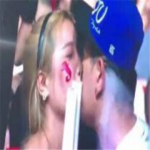 周杰伦男粉丝求婚 周董更是开心起哄