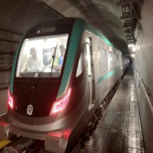 山东最长地铁线路完成热滑