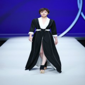 被主持耽误的T台女神 紫檀国际时装周压轴登场