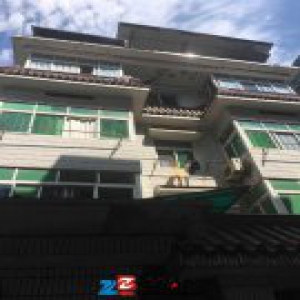 男子喝大量酒想自杀 摔到了火盆后却激发求生欲望