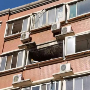 官方发布：石家庄长安区一居民家中发生疑似天然气爆燃 多个住户家受到波及